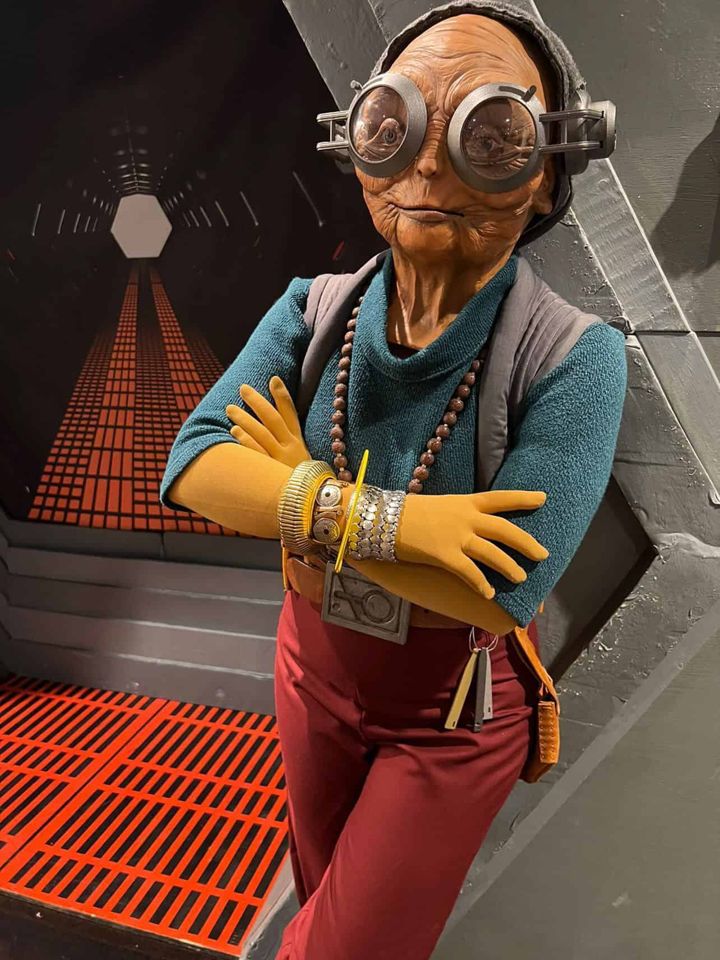 Cosplayer @catebthe_spark as Maz Kanata