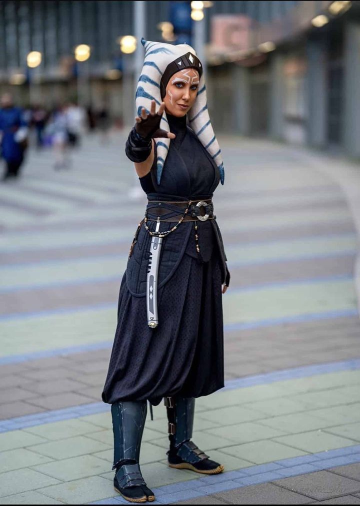 Cosplayer @roseivy09 as live-action Ahsoka Tano