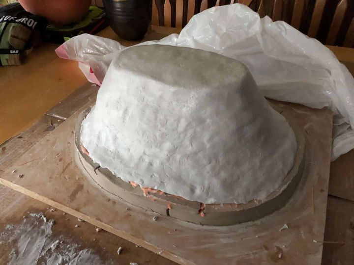 Rigid plaster mother mold over the silicone