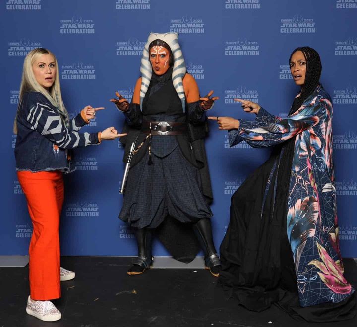 Cosplayer in an Ahsoka headpiece with Ashley Eckstein and Rosario Dawson at Star Wars Celebration London